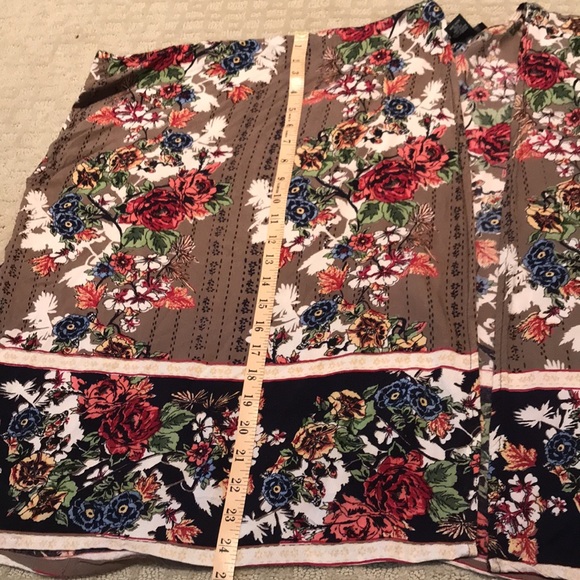 Fabulous colourful open flowy top - Picture 8 of 12